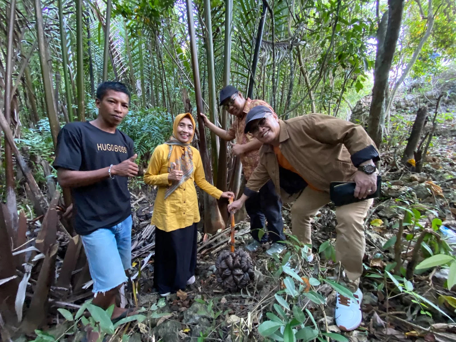 Nira Nipah Rammang-Rammang Disulap Jadi Gula Semut, ITB Nobel Indonesia dan UMMA Dorong Ekonomi Lokal
